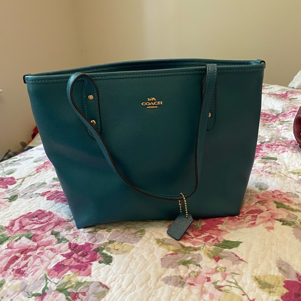 EUC teal/turquoise Coach purse